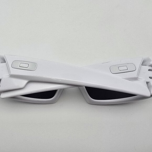 *SOLD* Oakley 03-474 Gascan White Frame Black Iridium Lens Sunglasses w/ Case - Picture 11 of 16